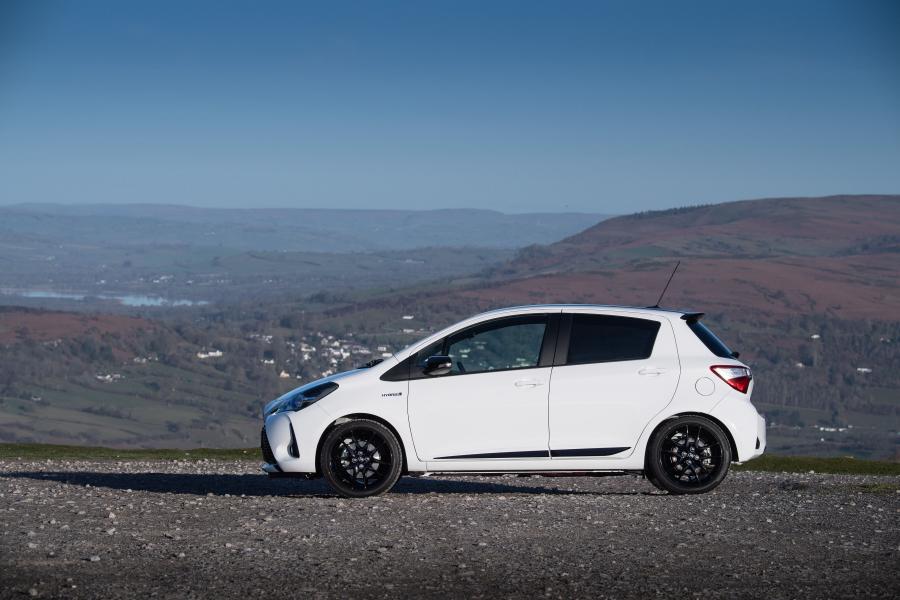  Toyota Yaris Hybrid GR Sport 2019 года  (UK) (фото 3 из 40)